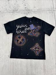 Playera Louis Vuitton – Lujo, Exclusividad y Presencia de Artista