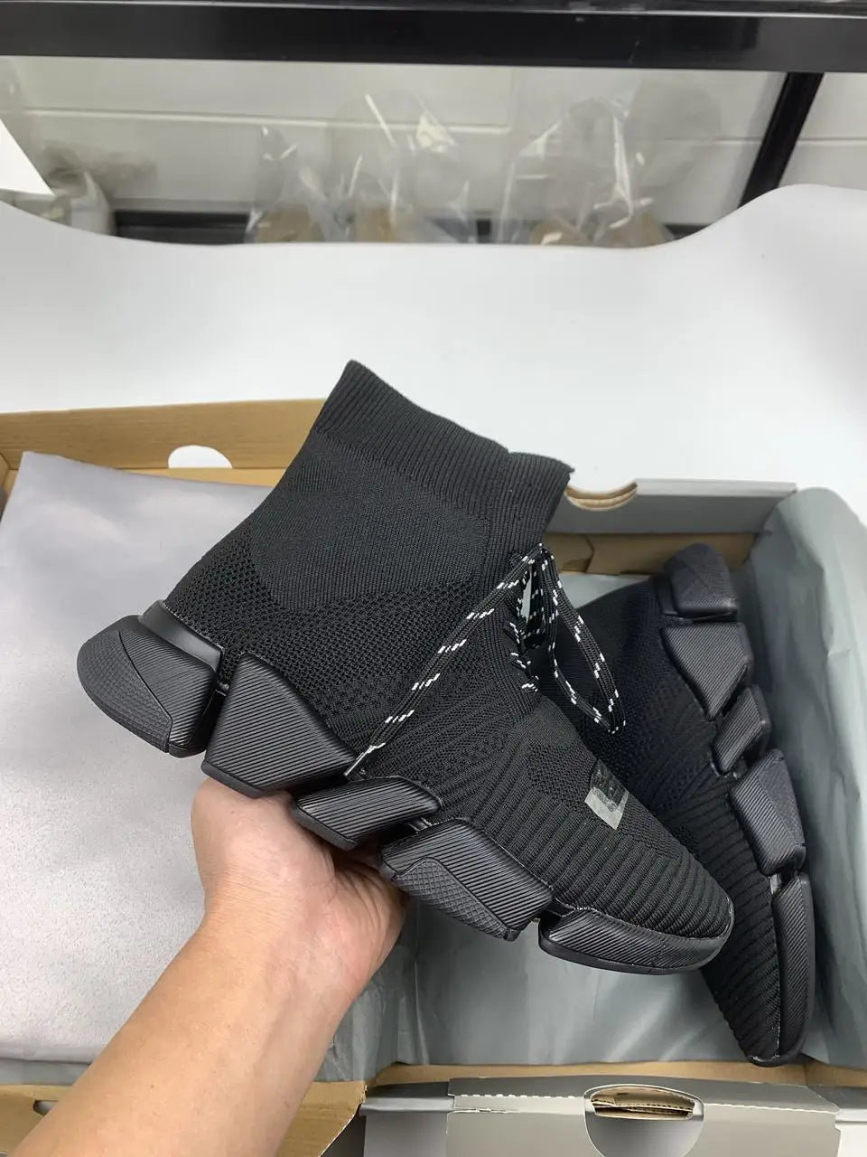 Balenciaga Speed 2.0 Lace Up – Lujo Urbano y Estilo de Artista