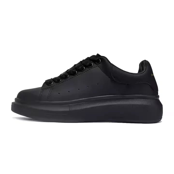 Alexander McQueen Oversized Sneakers – Estilo de Artista