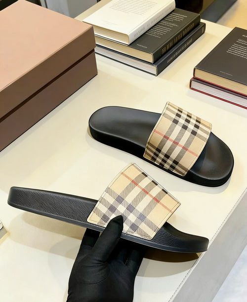 Chanclas Burberry – Comodidad, Lujo y Estilo de Artista
