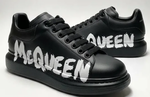 Alexander McQueen Oversized Sneakers – Estilo de Artista